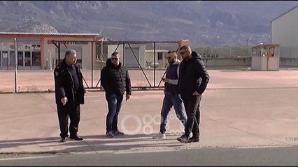 Ora News - Lezhë, sulmohet me armë zjarri makina në ecje e zyrtarit të INUV