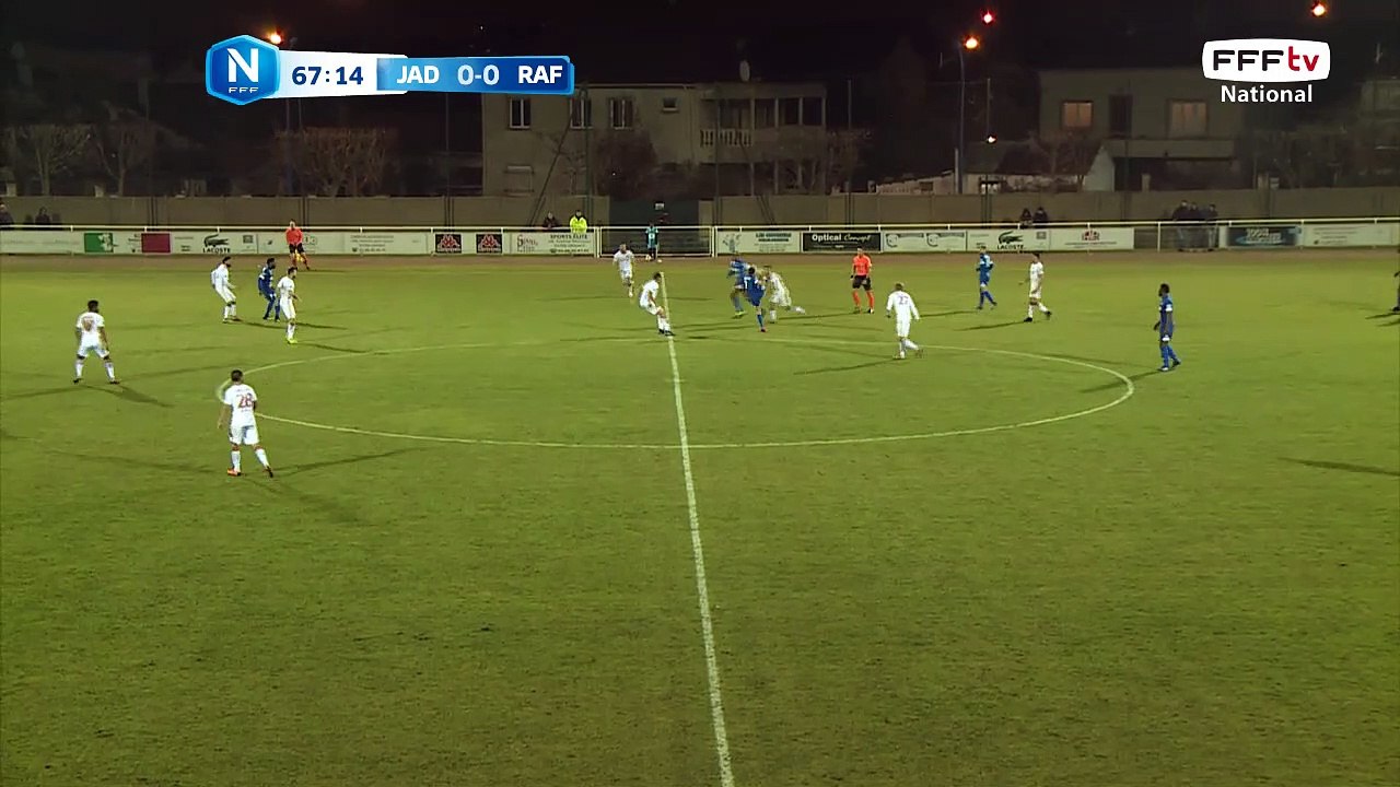 Encore une frappe lointaine de CAMARA mais sa frappe n'est toujours pas cadrée.