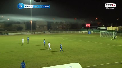 Belle action de DOUMBIA mais sa frappe n'est pas cadrée.