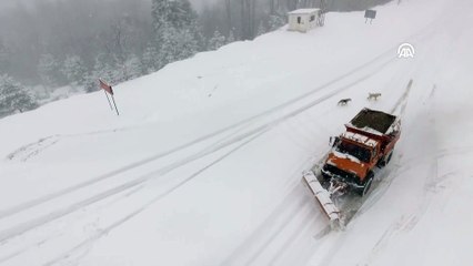 Kastamonu'nun yüksek kesimlerinde yoğun kar yağışı etkili oluyor