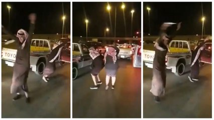 بطريقة مضحكة.. شابان يرقصان في شوارع السعودية والنهاية مأساة