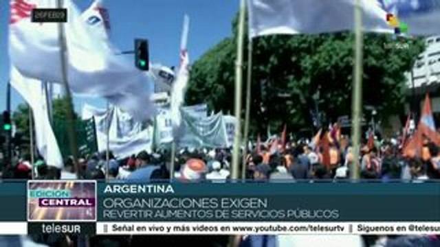 Argentinos marchan otra vez contra tarifazo de Mauricio Macri