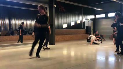 En breakdance, il s'agit d'alterner "figures", "moves" et "phases"