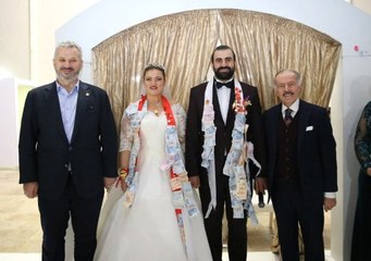 Mikrofon Delisi" Dünya Evine Girdi