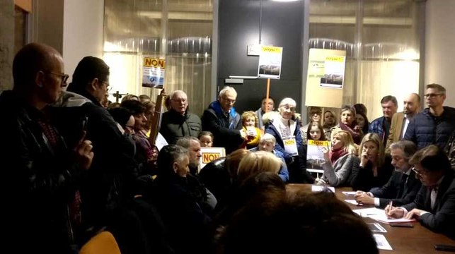 Frameries: les anti-Clarebout s'invitent à la conférence d'Ellio Di Rupo