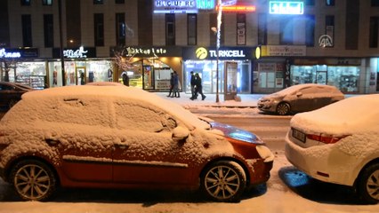 Erzurum'da kar yağışı etkili oluyor