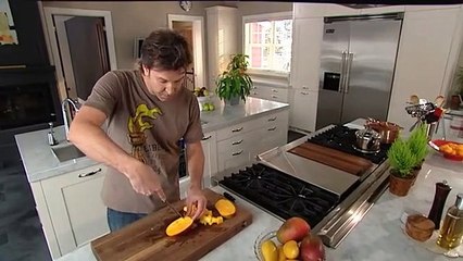 Peler, couper et trancher une mangue.