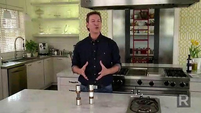 SALT AND PEPPER GRINDER