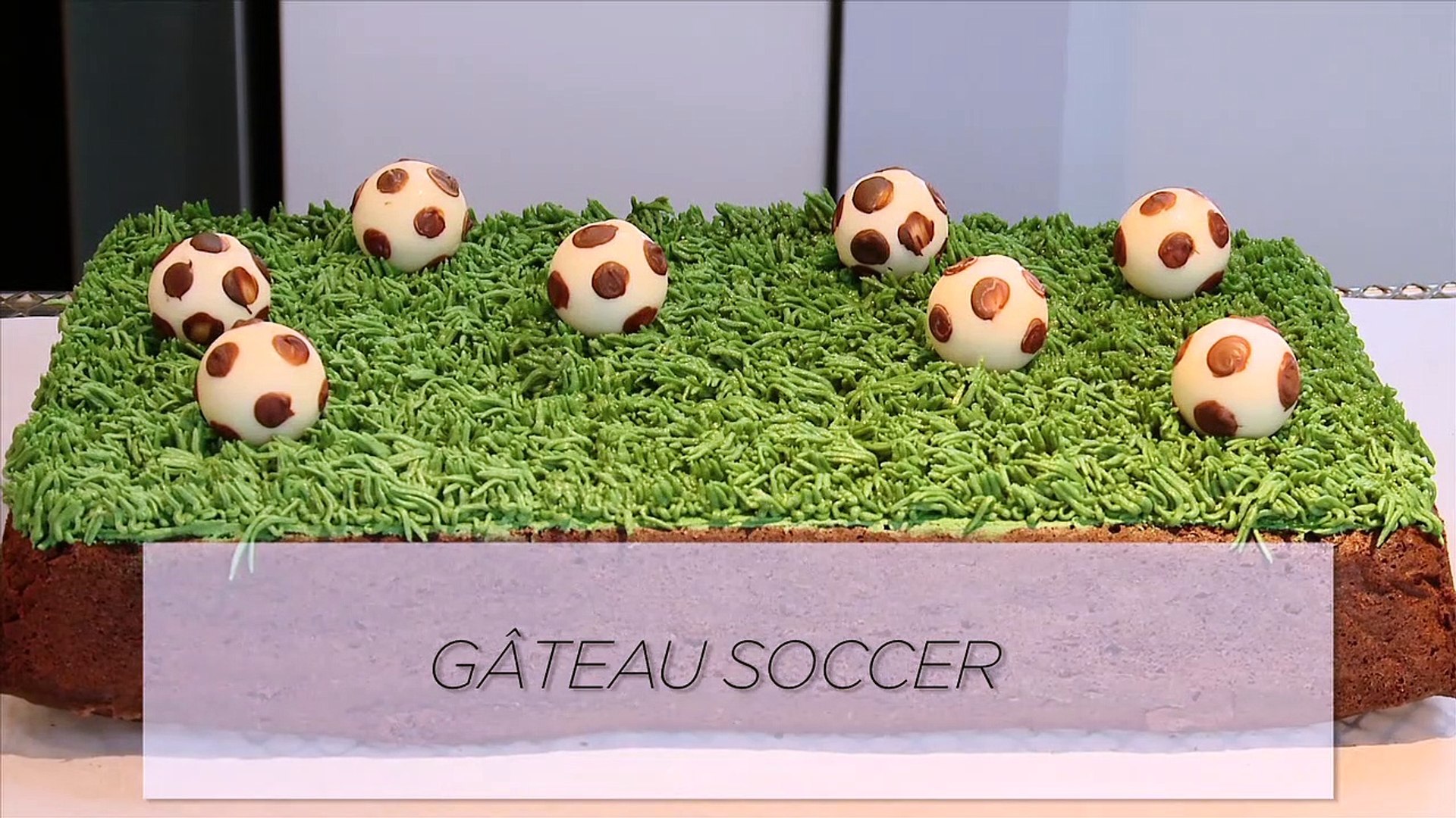 Glacer Un Gateau En Forme De Terrain De Soccer Video Dailymotion