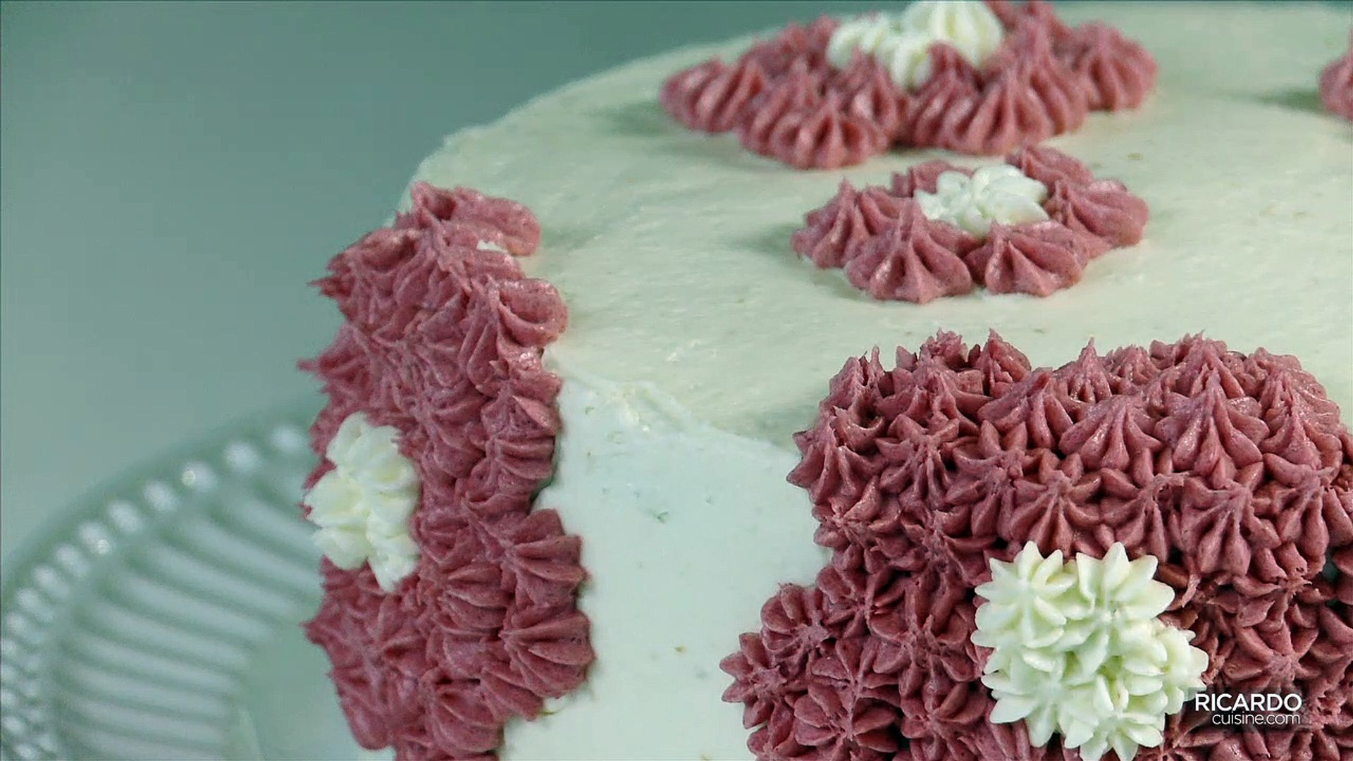 Comment Faire Des Fleurs Sur Un Gateau A Etage Video Dailymotion