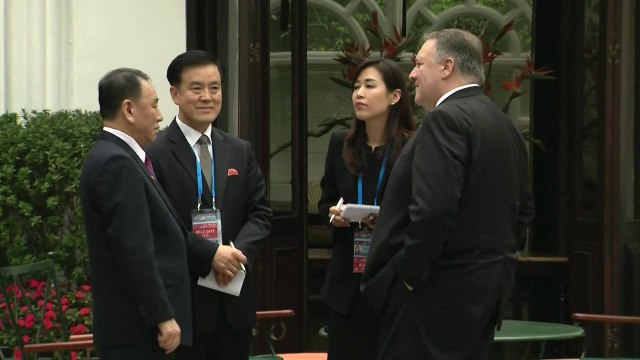 [북미정상회담 현장영상] 폼페이오·김영철 회담장 밖 담소 / YTN