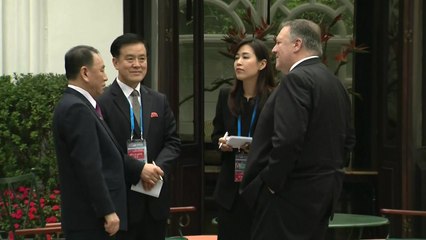 [북미정상회담 현장영상] 폼페이오·김영철 회담장 밖 담소 / YTN