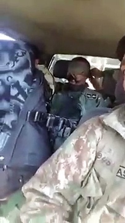 تمہارا پاکستان آرمی کے متعلق کیا خیالات ہیں ؟ گرفتار ہونے کے بعد پاک آرمی کے جوان کا بھارتی پائلٹ سے سوال، دیکھیں اس نے کیا کہا