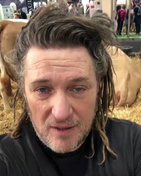 Face à la polémique, le journaliste Olivier Delacroix présente ses excuses en vidéo à Karine Le Marchand