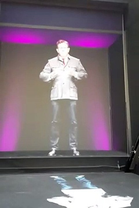 Jean Luc Melenchon sur le marché de Trets en holovan 27fev2019