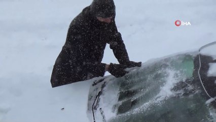 Sarıkamış’ta yoğun kar yağışı etkili oluyor
