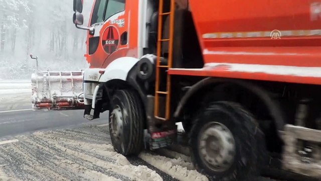 Bolu Dağı ağır tonajlı araçların geçişine kapatıldı - DÜZCE/BOLU