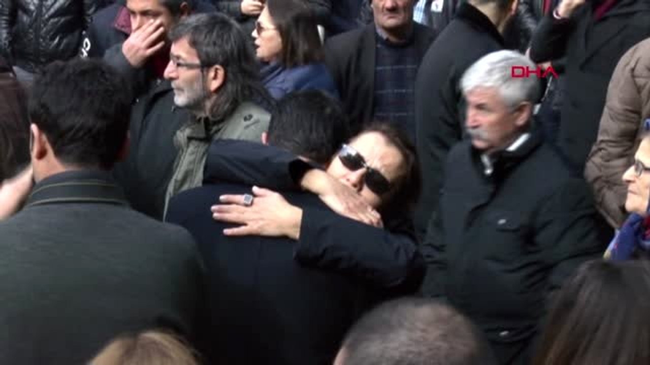 Adana Usta Oyuncu Aytaç Arman İçin Adana' da Tören Düzenlendi