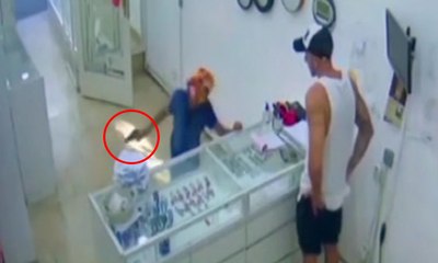 9 yaşındaki çocuk kurusıkı silahla kuyumcu soymaya çalıştı