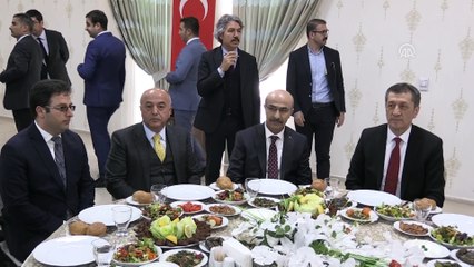 Milli Eğitim Bakanı Selçuk'tan hayırseverlere plaket - ADANA