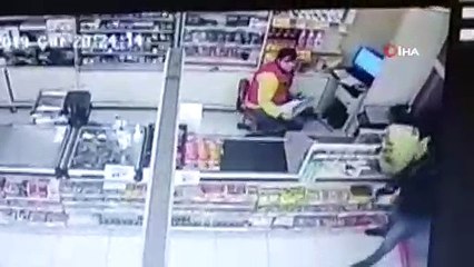 Edremit’te maskeli market soygunu kamerada