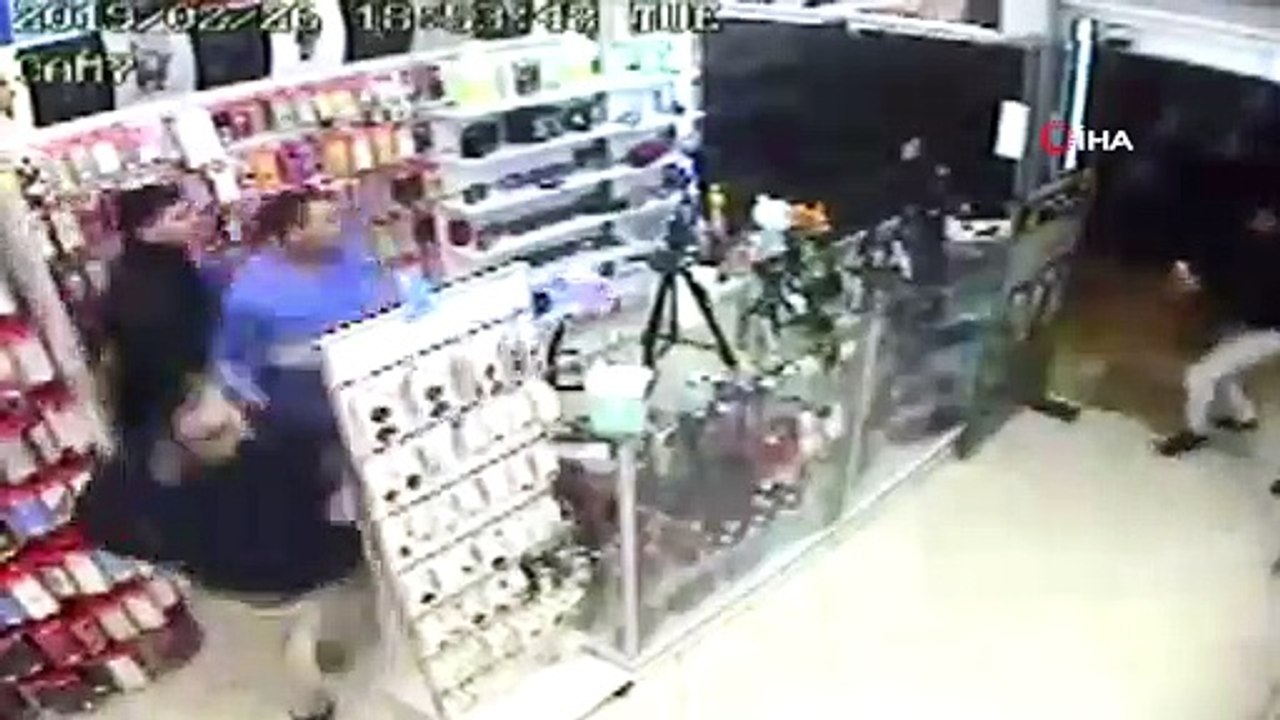 Tartıştıkları İş Yerini Basıp Ateş Etmeye Çalıştığı Silahı Tutukluk Yapan Saldırgan Tutuklandı