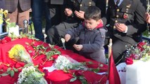 Afrin şehidi mezarı başında anıldı - İZMİR