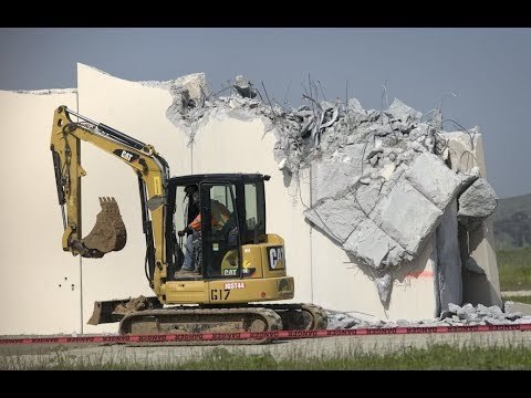 Gobierno de EU comienza a demoler 8 prototipos del muro fronterizo