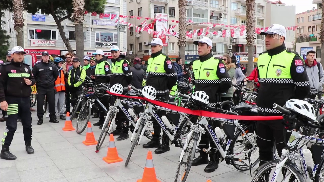 Dikili'de bisikletli polis timleri göreve başladı - İZMİR