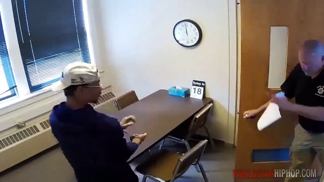 Ce suspect menotté réussi à s'échapper en sautant par la fenêtre du commissariat