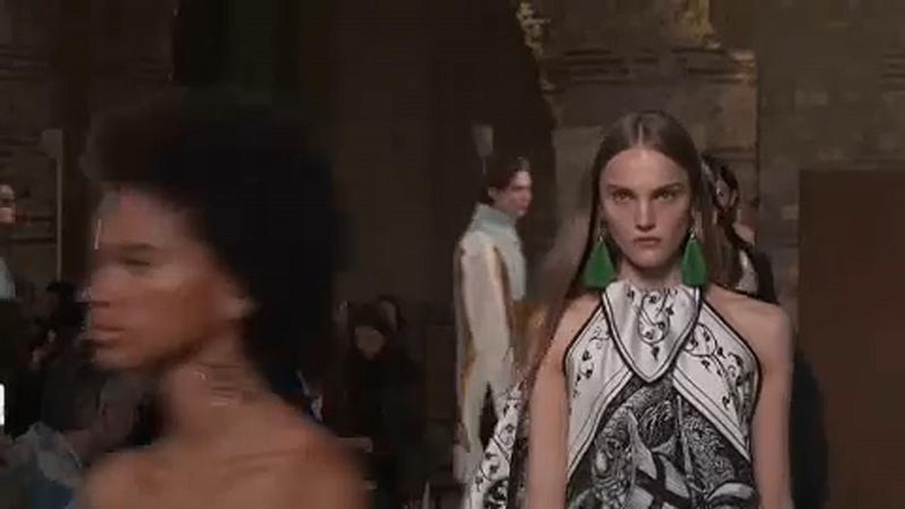 Courrèges e Lanvin com os alfinetes postos no futuro