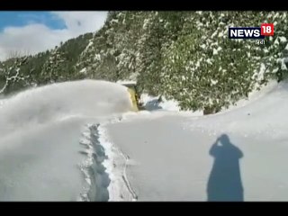 पर्यटकों के लिए खुले चोपता के रास्ते, स्नो कटर की मदद से हटाई गई बर्फ-Snow cleared by the help of snow cutters on chopta route
