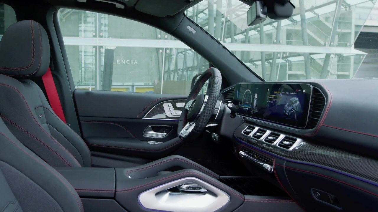 Der neue Mercedes-AMG GLE 53 4MATIC+ - Interieur-Design mit roten Akzenten