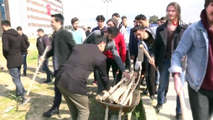 Üniversiteli gençler 250 fidanı toprakla buluşturdu
