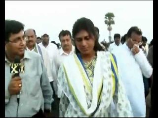 Sharmila Reddy in Full Support of Brother Jagan Mohan to Turn Round His Political Career