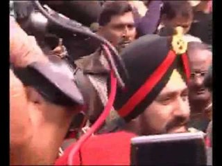 Army Chief Visits Hemraj's family