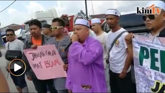 NGO Islam protes aman depan masjid, 'Jangan Hina Nabi Kami'