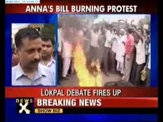 Team Anna burns Lokpal Bill copies