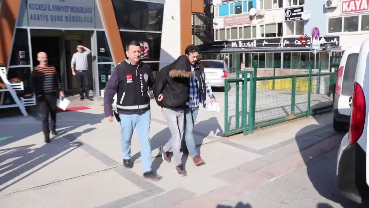 Para ve kalacak yerleri olmayınca fuhuş pazarlığına gelen şahsı gasp ettiler