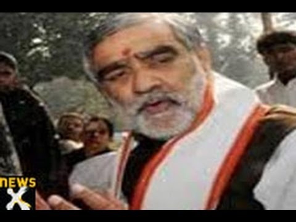 Bihar health minister threatens to chop off doctors hands