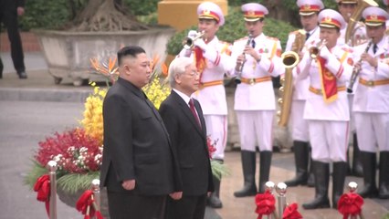 김정은 합의 무산 후 첫 외출...공식 환영식 참석 / YTN