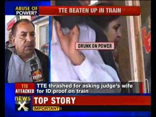 Tải video: TTE thrashed by goons at Chandigarh Railway station - NewsX