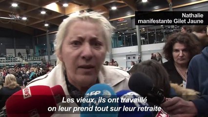 Macron pris à partie par une femme "gilet jaune" en Gironde