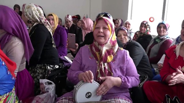 Kadınlar maniler ile atıştı- Yaşayan Şehir Müzesi Müdüresi Yurdanur Kırlı;- 'Bugün de kadınlar olarak bir araya geldik ve kış eğlencesi düzenledi'- 'Bir geleneği tekrar yaşamak, hatırlamak ve hatırlatmak için bir araya geldik'