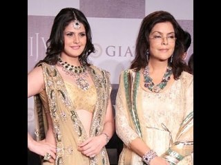 Zarine Khan dazzles on ramp at IIJW 2012 - NewsX
