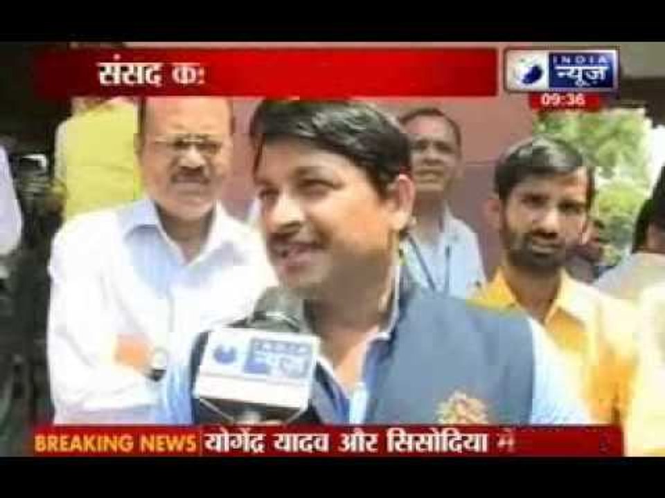 Manoj Tiwari  took oath Lok Sabha in member
