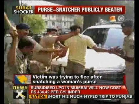 Surat: IPS officer thrashes purse-snatcher - NewsX