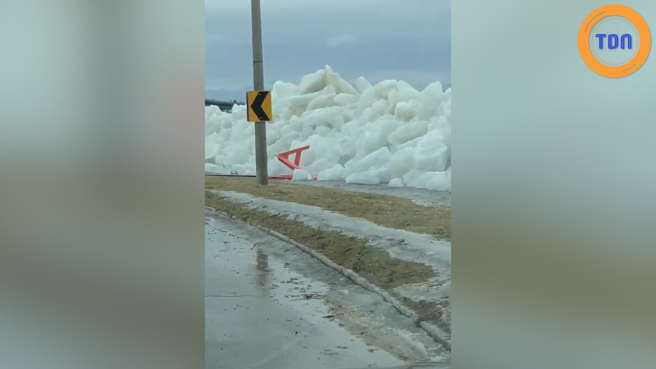 Quand les eaux ramènent des blocs de glace sur les plages canadiennes !