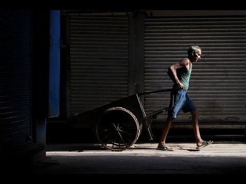 Kejriwal, Congress spar over 'aam aadmi' - NewsX