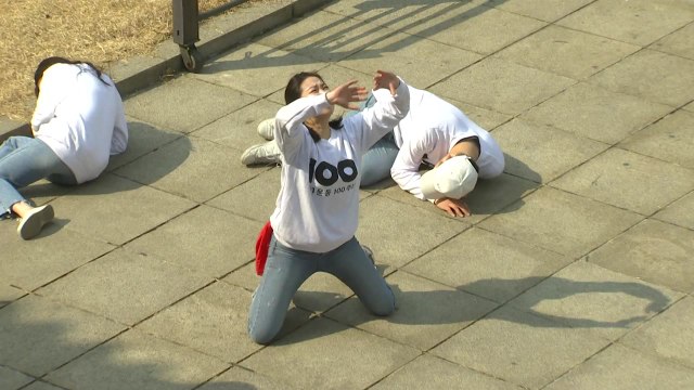 '독립 만세' 플래시몹에서 '유관순 후배들' 만세 행진 / YTN